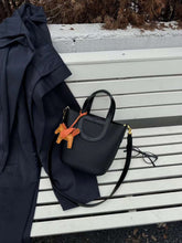 حقيبة يد نسائية صغيرة لون اسود بيد قصيرة - KSA